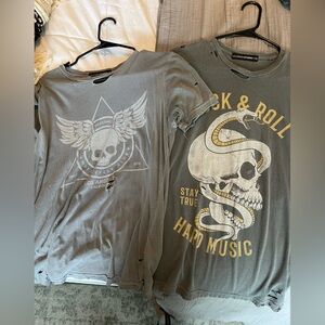 VICI distressed tee BOTH